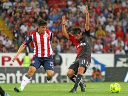 Una patada de Michael Pérez sobre Alustiza causó el tiro penalti que dio la victoria 1-0 al Atlas. MEXSPORT / E. Quintana