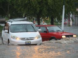 Si la lluvia es intensa y prolongada, hay que tomar otras medidas de precaución ante la posibilidad de encontrar un bache o tope. EL INFORMADOR / ARCHIVO