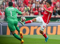 Benfica llega a su título 36 en la Primeira liga, y el jugador Azteca conquistó su segundo campeonato de Liga con las Águilas. EFE / T. Petinga