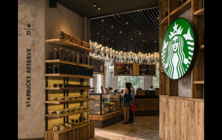 Clientes de Starbucks dijeron que en redes sociales que obtuvieron bebidas gratis debido a la falla. TWITTER / @Starbucks