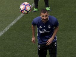 Benzema cree que a Valbuena 'se le ha ido la cabeza'. EFE / C. Moya