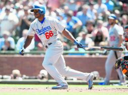 Sexta entrada. Yasiel Puig, de los Dodgers de Los Ángeles, pega de hit e impulsó una carrera contra los Gigantes de San Francisco. AFP /