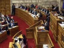 Los artículos principales fueron aprobados por 153 diputados de la coalición gubernamental; 128 legisladores estuvieron en contra. EFE / O. Panagiotou