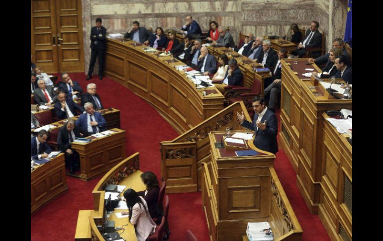 Los artículos principales fueron aprobados por 153 diputados de la coalición gubernamental; 128 legisladores estuvieron en contra. EFE / O. Panagiotou