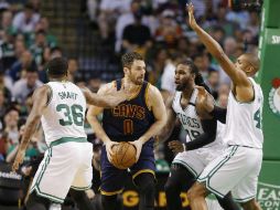 Kevin Love añadió 21 puntos con 12 rebotes para los Cavs. EFE / CJ. Gunther