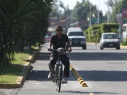 Habitantes de las colonias aledañas a la ciclovía de boulevard García Barragán se quejan de que ésta ha dañado su movilidad. EL INFORMADOR / ARCHIVO