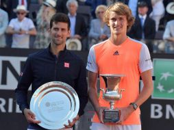 ‘Nole’ no encontró la fórmula para hacer frente a un Zverev insensible a la presión. AFP / T. Fabi