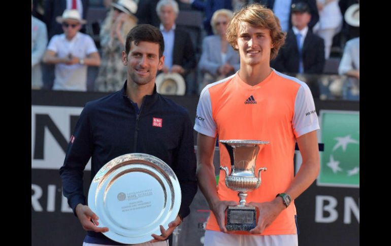 ‘Nole’ no encontró la fórmula para hacer frente a un Zverev insensible a la presión. AFP / T. Fabi