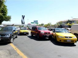 Aunque sean choques leves, los conductores permanecen obstruyendo el tránsito. La situación se complica si no están asegurados. EL INFORMADOR / ARCHIVO