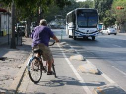 Mencionan que, mientras hay personas que sí quieren la ciclovía, hay otras que no se quieren bajar del auto. EL INFORMADOR / ARCHIVO