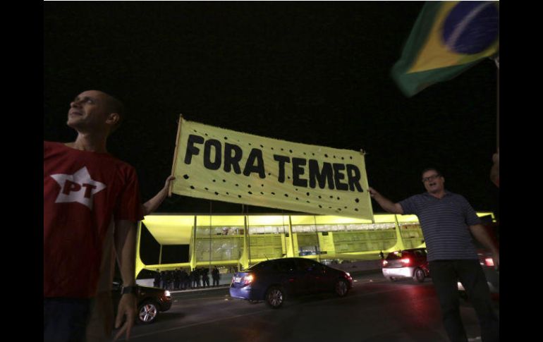 Manifestación contra Michel Temer frente al palacoi presidencial. AP / E. Peres