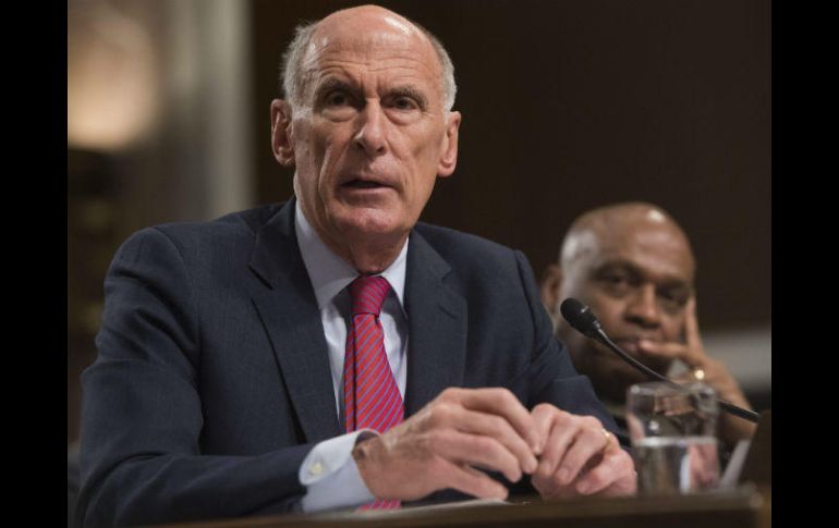 The Washington Post denunció sobre posibles presiones a Dan Coats (foto) y a Mike Rogers para contener la investigación del FBI. AFP / S. Loeb