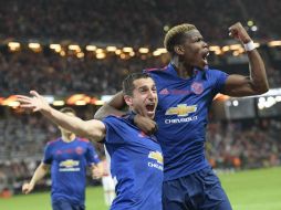 Pogba (D) celebra el tanto que abrió la cuenta del Man-U. AFP / A. Wiklund