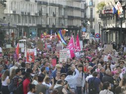 Con consignas como 'Trump, lárgate' y 'Esto no es un presidente', Donald Trump fue recibido por una multitud. EFE / A. Barbani