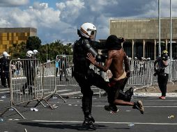 La marcha fue convocada por los sindicatos y al final se tornó violenta. EFE / F. Bizerra