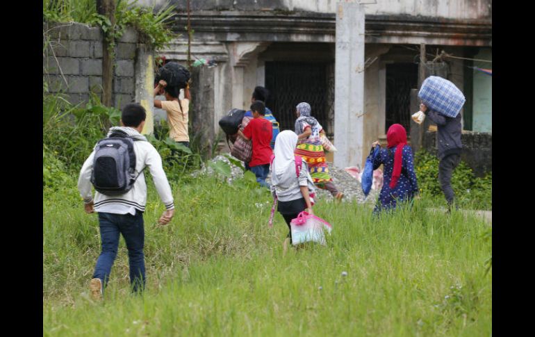 El martes los yihadistas sembraron el pánico en Marawi y sus pobladores se vieron obligados a huir. AP / B. Marquez