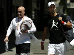 ''Nole'' podrá contar con Agassi solo durante unos días en París y luego decidirán si continuará juntos para Wimbledon. EFE / Y. Valat