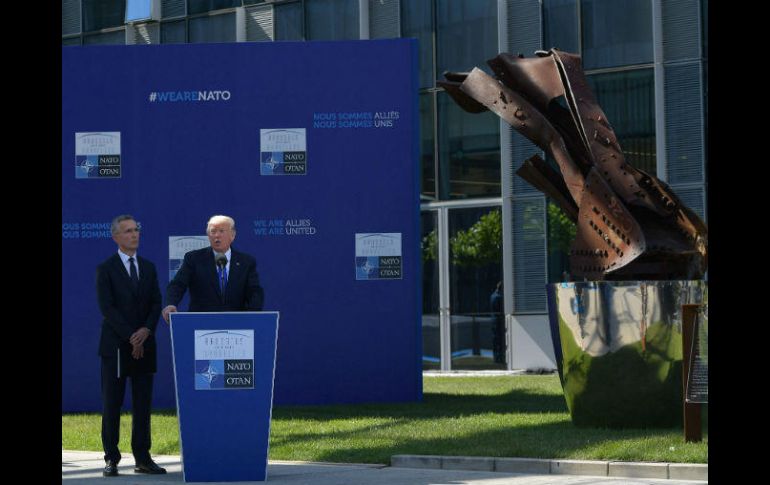 La primera parte de la reunión de los jefes de Estado y Gobierno aliados concluye con un paseo por las nuevas instalaciones. AFP / M. Ngan