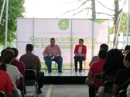 Francisco Ayón y Norma Teresa Carrasco, durante el inicio de la Caravana Informativa de Seguridad Digital. EL INFORMADOR / E. Mondragón