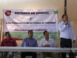 Este programa de apoyo a pescadores de Cajititlán es resultado de las gestiones del Gobierno de Jalisco. TWITTER / @JaliscoSEDER