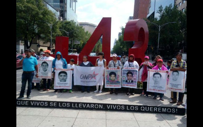 Los inconformes salieron a marchar para exigir el regreso de los estudiantes y detener a los involucrados. TWITTER / @Tlachinollan