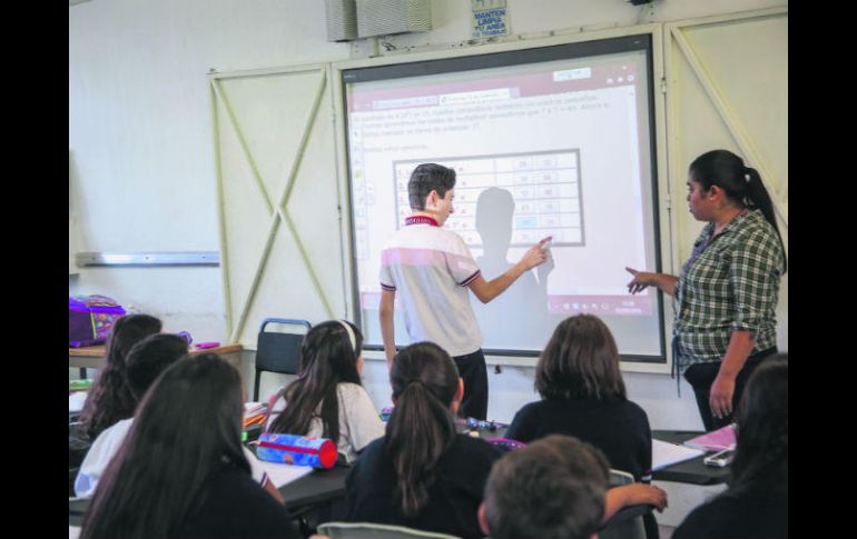 Aulas inteligentes. Con los cursos impartidos por la SEJ, hay una aceptación de 95% por parte de los docentes. EL INFORMADOR / G. Gallo