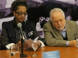 El presidente de la CIDH, Francisco José Eguiguren y la comisionada Margarette May Macaulay, en una rueda de prensa. EFE / N. Gonzalez