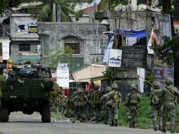 Ahora, en las calles de la localidad hay más soldados que residentes, lo que convierte a Marawi en una ciudad fantasma. EFE / R. Malasig