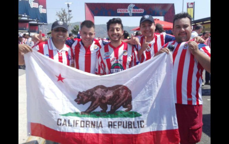 La afición rojiblanca organiza una fiesta previa a la Final del Clausura 2017. MEXSPORT / J. Martínez