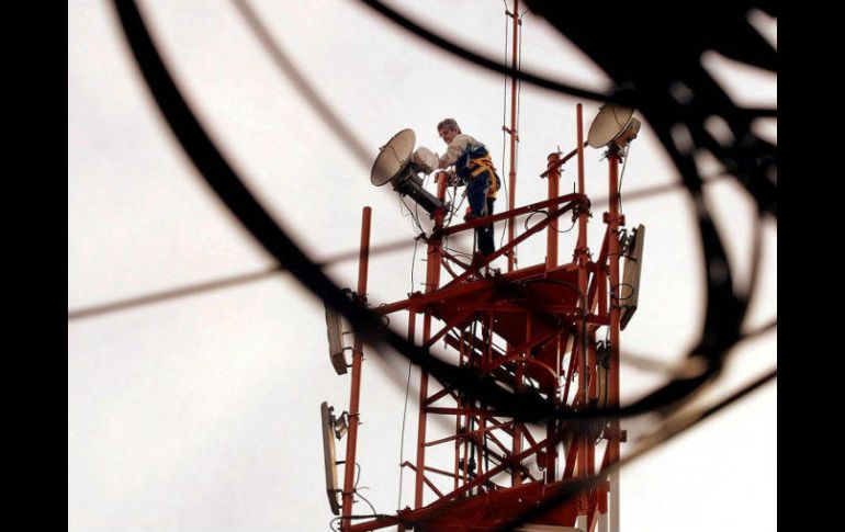 La reforma en telecomunicaciones forzó a Slim a escindir a Telesites de América Móvil. AFP /