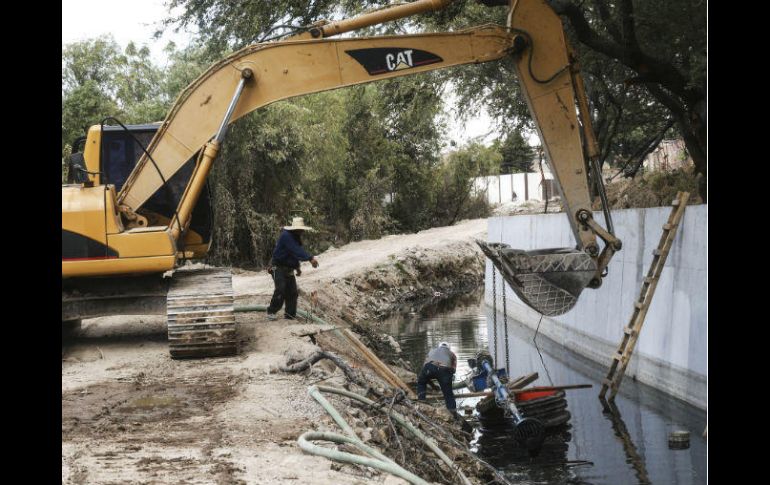 La situación del arroyo de Atemajac es un riesgo para las personas y un obstáculo para las obras contra inundaciones. EL INFORMADOR / ARCHIVO