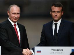 Putin realiza una visita a Francia en la que participa en la inauguración de una exposición sobre los 300 años de relaciones bilatera. AFP / C. Archambault