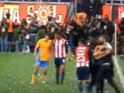 Después de la culminación del partido, Dueñas se acercó a Ponce y se encararon. YOUTUBE / Pitufox17