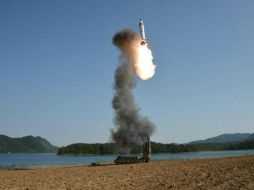 Este domingo fue lanzado un nuevo misil norcoreano y cayó en el mar del Este, al parecer en aguas de Japón. EFE / ARCHIVO