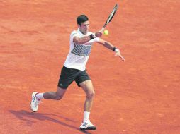 Novak Djokovic. El serbio regresa una bola al español Marcel Granollers. EFE /