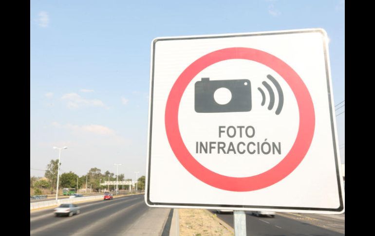 Se balizaron las vialidades y colocaron señales para indicar a los conductores dónde se ubican las cámaras. EL INFORMADOR / ARCHIVO