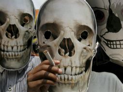 Destacan que el tabaco está asociado a cinco de las seis principales causas de mortalidad para 2030, de acuerdo con la OMS. AP / ARCHIVO