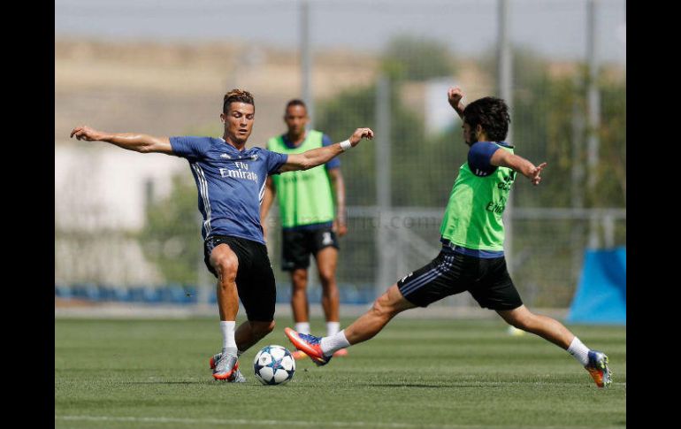 El protugués (I) afirma haberse preparado para enfrentar al máximo esta fase de la temporada. TWITTER / @realmadrid