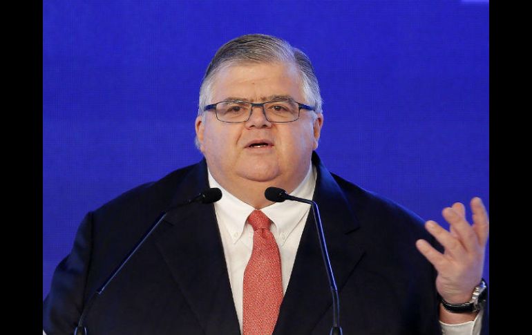 Agustín Carstens enfatiza que si la política monetaria es creíble, se desanclan las expectativas. EFE / ARCHIVO