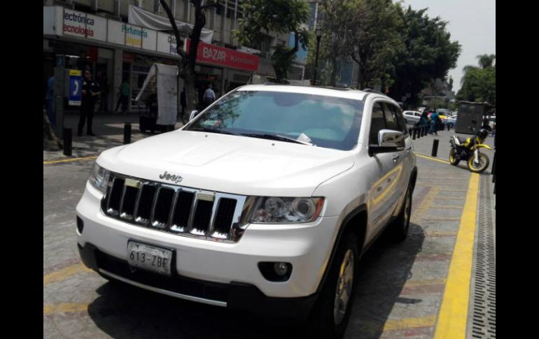 La camioneta estacionada hoy al mediodía. TWITTER /