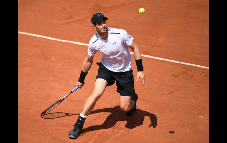 Murray, con 29 errores no forzados, superó el obstáculo gracias a su defensa, su paciencia y su experiencia. AFP / E. Freferberg