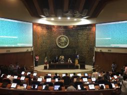 Además, los legisladores aprobaron eliminar un diputado de representación proporcional, pasaría de 39 a 38. TWITTER / @LegislativoJal