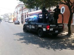 Agentes en las calles del cuadrante incluido en el operativo. ESPECIAL /