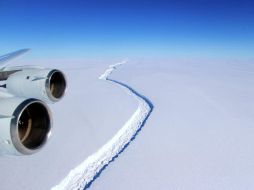 La grieta en la barrera de hielo Larsen C en el polo sur creció 17 kilómetros en la semana que va del 25 al 31 de mayo. AFP / J. Sonntag