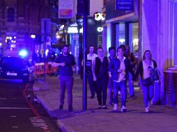 La policía Metropolitana de Londres ya se encuentran en el lugar de los hechos; helicópteros sobrevuelan la zona. AP / D. Lipinski