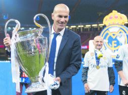 Zinedine Zidane, técnico del Real Madrid, logró que su equipo fuera campeón de la Champions League por segundo año consecutivo. AFP /