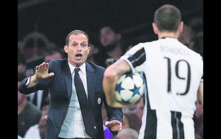 Desesperado. Como pocas veces, Massimiliano Allegri se vio molesto a la hora de dar instrucciones. AFP /