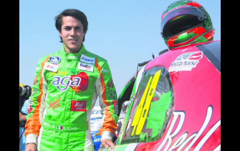 Salvador de Alba Jr hizo un tiempo de 30.632 segundos en el Trióvalo de Cajititlán para llevarse la pole. ESPECIAL / S. Pimentel