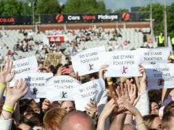 Durante el evento se han visto muertras de apoyo y afecto para las víctimas y la ciudad. AP / D. Hogan