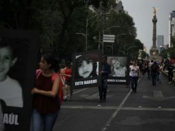 Los rostros de las 49 víctimas avanzaron sobre la avenida principal de la Ciudad de México. AP / M. Ugarte